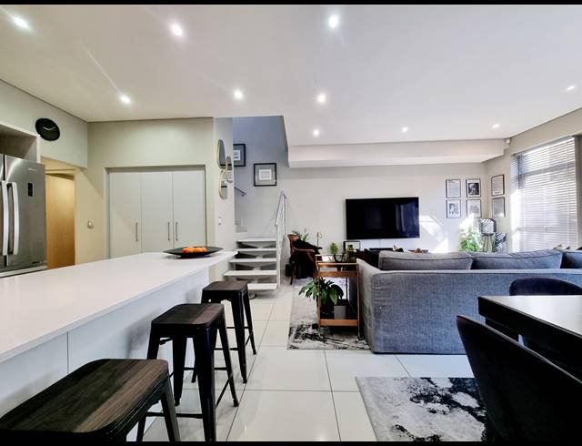 3 BEDROOM TOWNHOUSE TO LET IN OAKLANDS